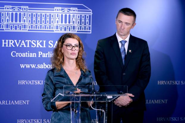 Zagreb: Ivan Penava predstavio je Vlatku Vukelic kao novu clanicu Domovinskog pokreta
