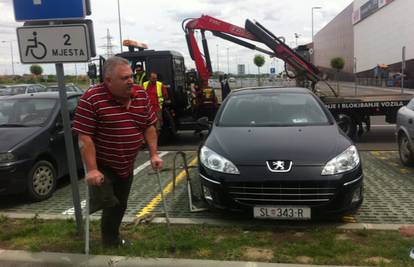 Sramota u Osijeku: " Ne dižite mi auto, stvarno sam invalid!"