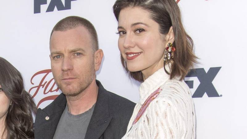 Suprugu s kojom ima četvero djece ostavio je radi mlađe kolegice, spojila ih slavna serija