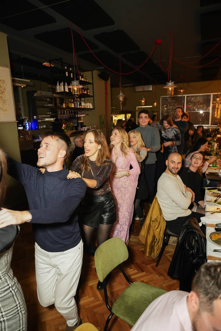 Dođite na 'Ničiju svadbu' svake subote u Zagrebu! Vijori barjak, trešte domaći hitovi, leti buket