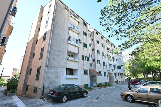 Makarska: Zgrada u kojoj je živjela Milka Blagojevic koja je preminula nakon što ju je muškarac odgurnuo na pod