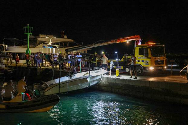 Rovinj: Gliser se zabio u rivu