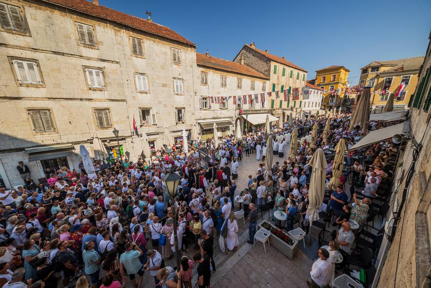 Sinj: Proslava blagdana Velike Gospe i skidanje Gospine slike prije procesije