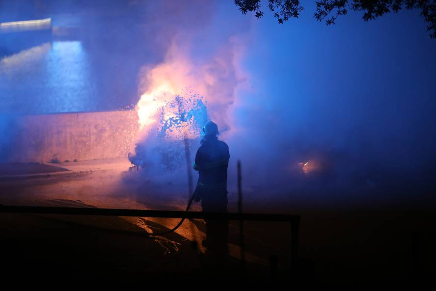 Buktinja kod zadarskih zidina: U noći izgorio luksuzni BMW