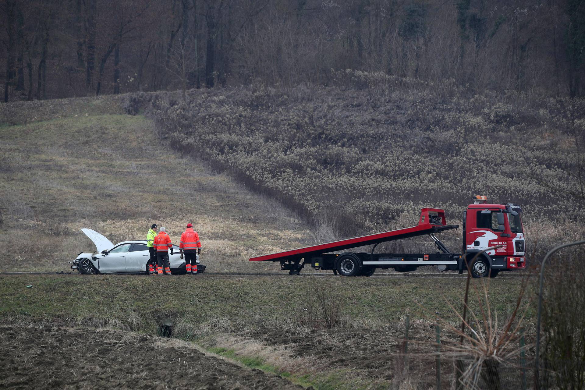 Nedaleko Krapinskih Toplica u prometnoj nesreći jedna osoba poginula, a četiri su ozlijeđene