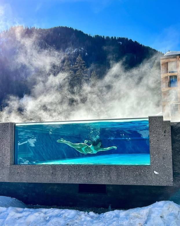 FOTO Ovo je najljepši bazen na Alpama: Topao je, proziran i ima pogled na Dolomite