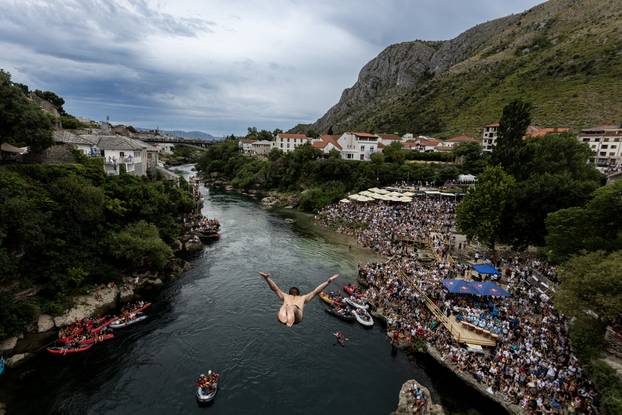Mostar: Održani 460. tradicionalni skokovi sa Starog mosta