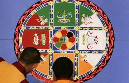 Budistički svećenici izradili mandalu za mir u svijetu