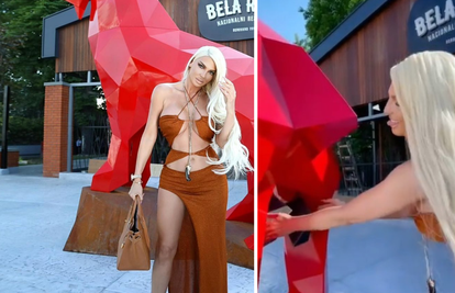 Karleuša u seksi izdanju mazila genitalije statue kraj restorana, fanovi: 'Dobar dan za biti jarac'