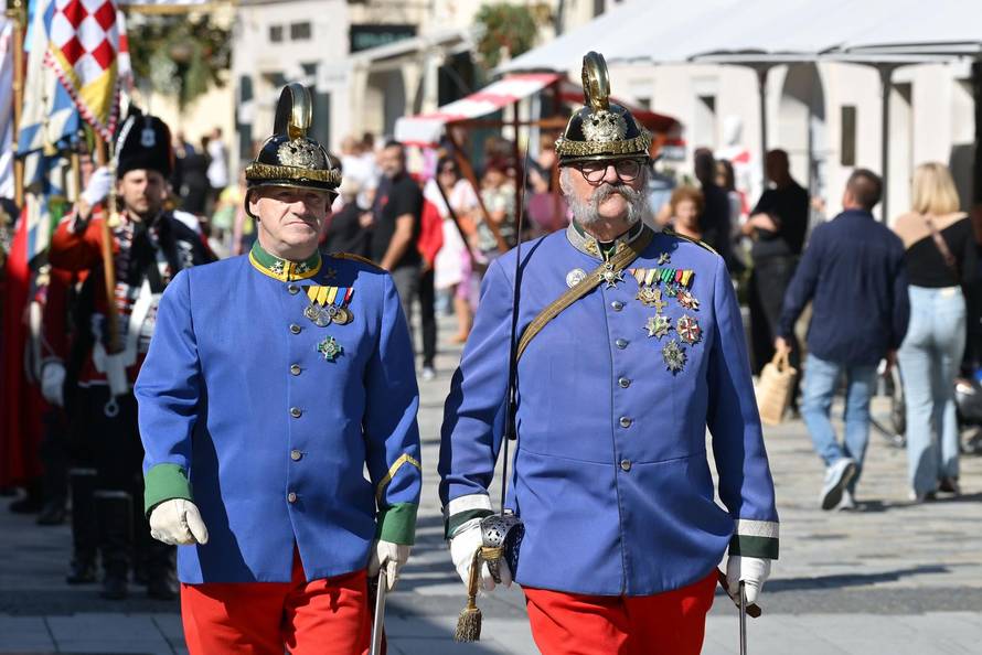 Varaždin: Svečani mimohod i postrojavanje povijesnih postrojbi