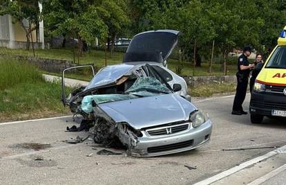 U slijetanju vozila kod Trilja su ozlijeđena dva brata: Jedan se bori za život, auto je 'totalka'