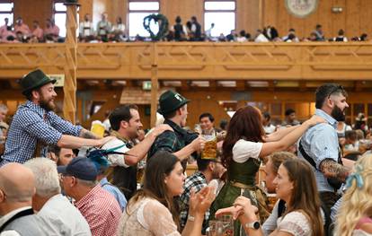 VIDEO Pivo nikad skuplje na Oktoberfestu, a ove godine su popili čak sedam milijuna litara