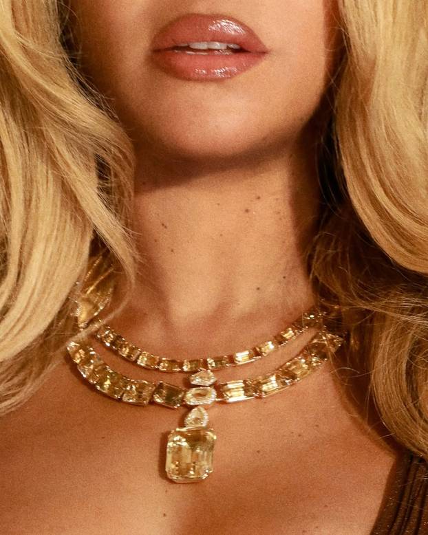 Seksepil bez kočnica: Beyoncé zavela sve u prozirnom korzetu