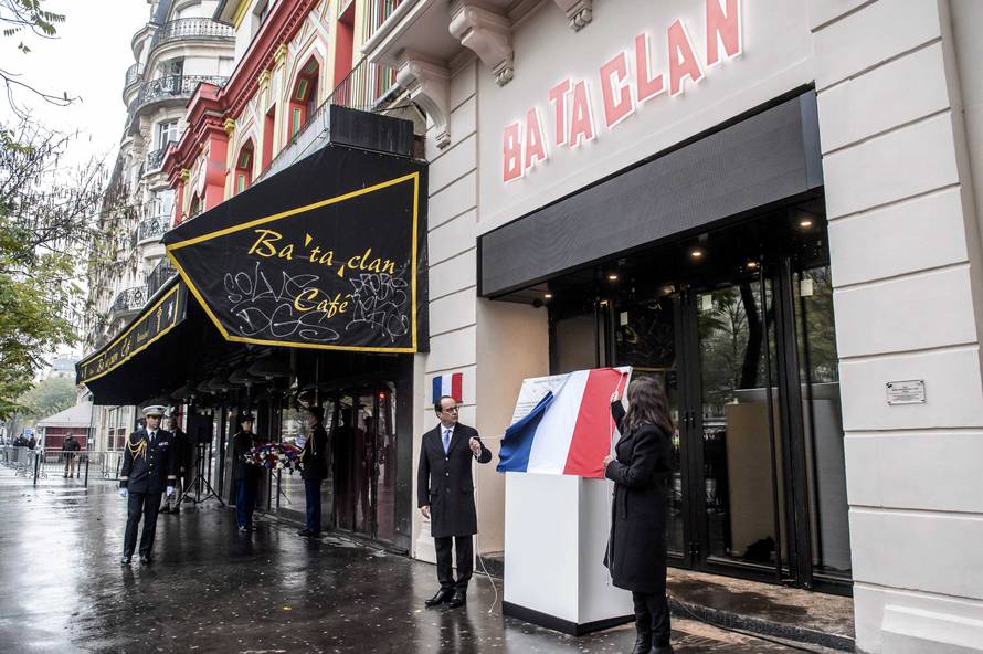 French President Francois Hollande and Paris Mayor Anne Hidalgo unveil a commemorative plaque in front of the Bataclan concert hall