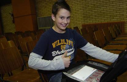 Osijek: Učenici 5. razreda dobili na poklon laptope