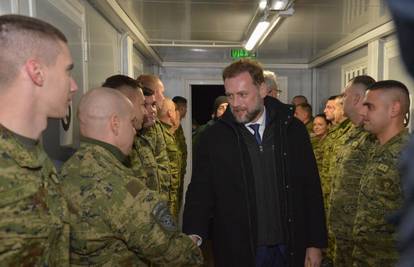 Ministar obrane susreo se s hrvatskim vojnicima na Kosovu