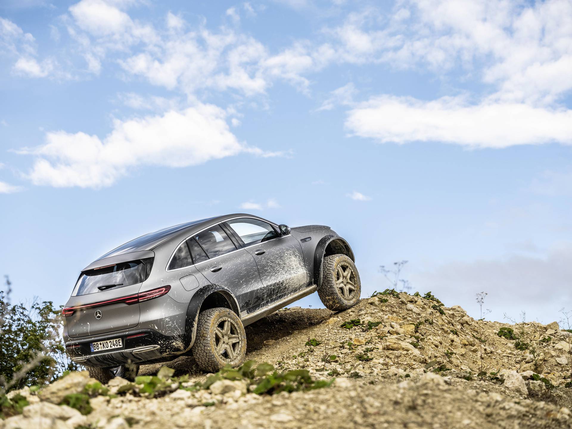 Elektroauto der Extreme: Elektrischer Luxus goes offroad: Elektromobilität wird abenteuerlustig

Electric car of extremes: Electric luxury goes off-road: Electric mobility develops a thirst for adventure