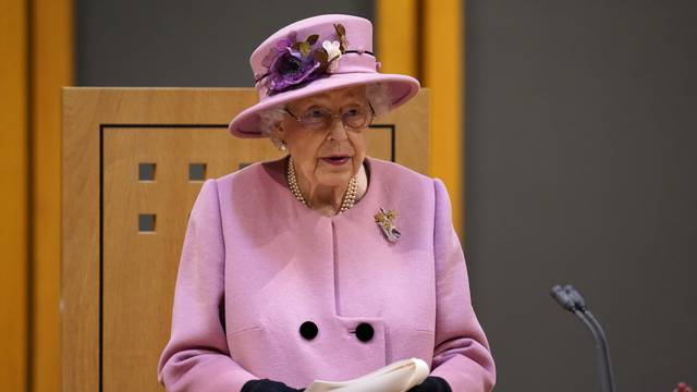 Kraljica Elizabeta II propustit će kraljevske vrtne zabave, ima probleme s pokretljivošću...