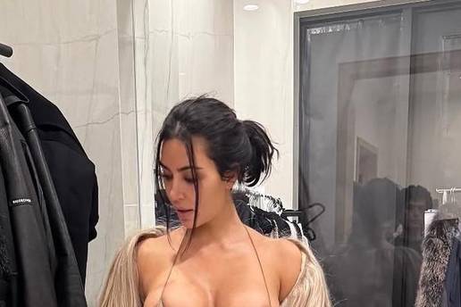 FOTO Skoro je pokazala previ&scaron;e! Kim Kardashian se presvla&ccaron;ila ispred kamera i otkrila adute
