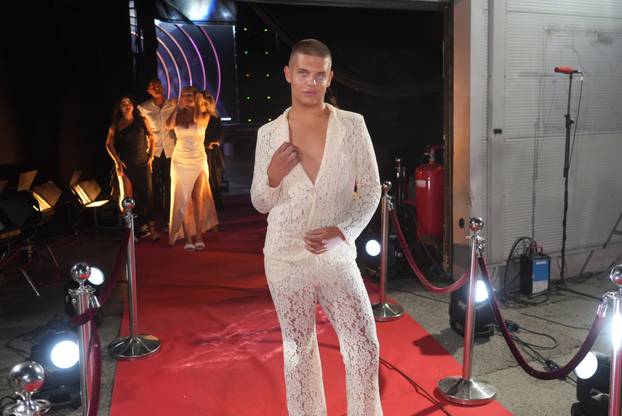 Beograd: Dolazak natjecatelja u show Eilta 10 na televiziji Pink
