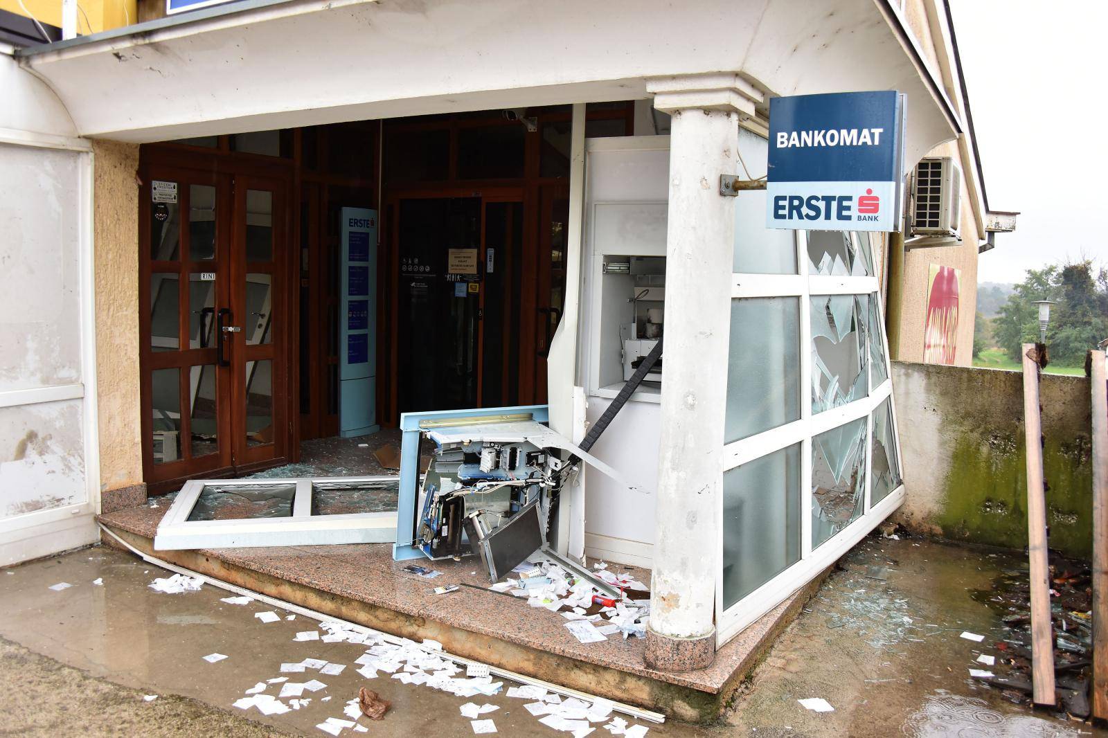 Žminj: Uporabom plinske eksplozivne smjese pokušao provaliti u bankomat