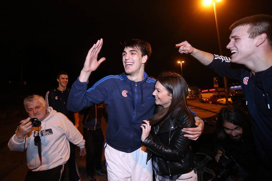 Zagreb: Dario Šari? naslov prvaka ABA lige proslavio u zagrljaju djevojke Karle