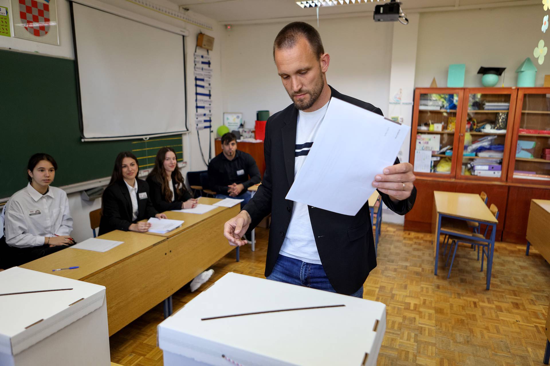 Zadar: Šime Erlić glasovao na parlamentarnim izborima