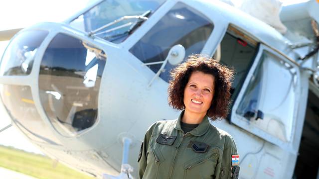 Gabrijela:  Ja sam jedina žena koja leti i popravlja helikoptere