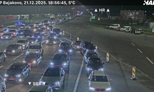 FOTO Na granicama se &ccaron;eka i po dva sata. HAK: Kolnici su skliski