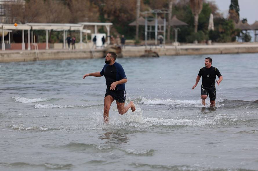 Split: Unatoč kiši na Bačvicama je bila gužva