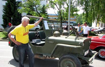 Sl. Brod: Među oldtimerima na izložbi i Jeep s oružjem