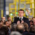 Zemlja mu 'gori' od prosvjeda, a Macron se hvali investitorima