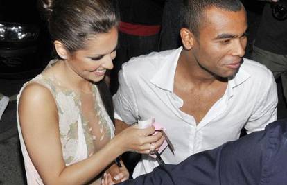 Ashley Cole želi opet živjeti sa Cheryl, ali bez njezine majke