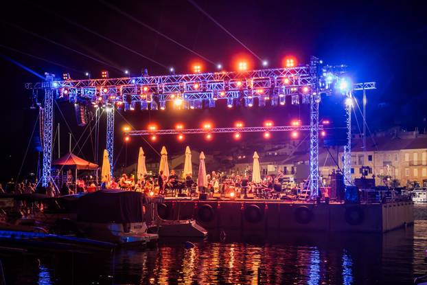 Vela Luka: Generalna proba koncerta Trag u Beskraju