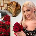 Karleuša se pohvalila s tri tisuće ruža za Valentinovo, voditeljica dobila pečeno prase pred vrata