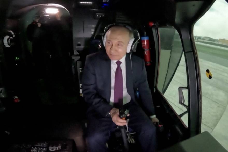 specka za videočlanak Putin 'poletio': Ruski mediji objavili snimke predsjednika u simulatoru helikoptera