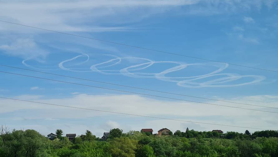 VIDEO Snimili su misteriozne krugove iznad Karlovca: 'Što je ovo? Možda i nismo sami...'