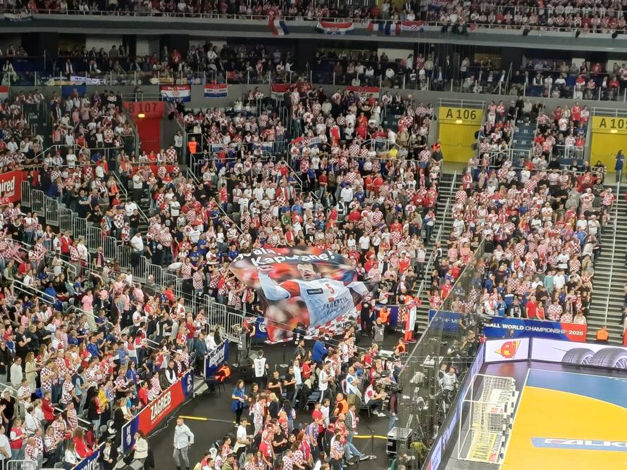 FOTO Hvala, kapetane! Navijači Duvnjaku podignuli transparent