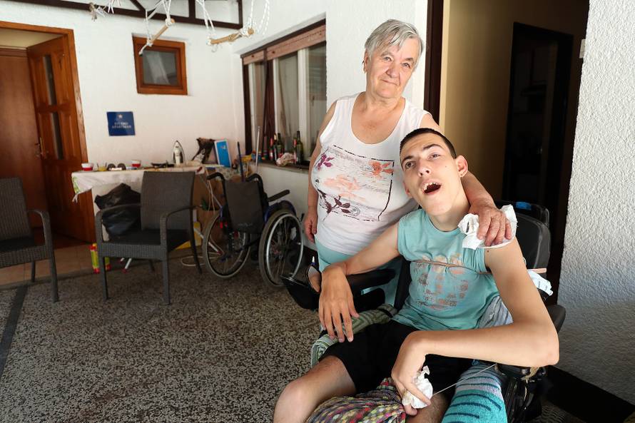 Krapinske Toplice:  Ivan (21) boluje od teškog oblika cerebralne paralize