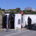 Prevrnula se miješalica za beton na brzoj cesti kod Solina, vozača su hitno prevezli u bolnicu