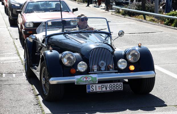 Šibenik: Uskršnji Oldtimer Promo Tour na šibenskoj rivi 