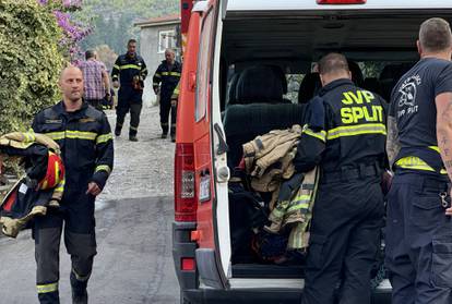 FOTO Nakon cjelonoćne borbe s buktinjom kod  Žrnovnice ovako su vatrogasci dočekali smjenu