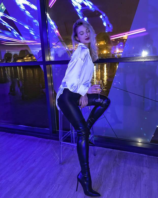 FOTO Srpska voditeljica osvojila euroligaške parkete, zablistala i u Zadru. Govori tri strana jezika