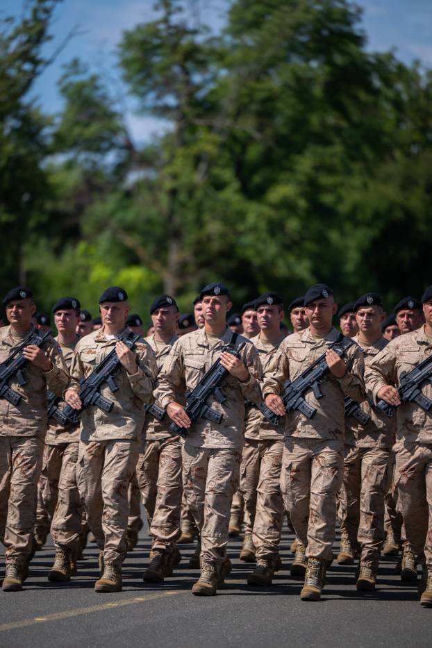 Velika Gorica: Uvježbavanje pješačkih postroja Hrvatske vojske za svečani vojni mimohod