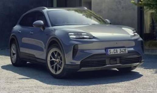 FOTO Porsche predstavio zvijer na struju: Tre&cacute;a izvedba sti&zcaron;e izme&dstrok;u baznog i Turbo modela