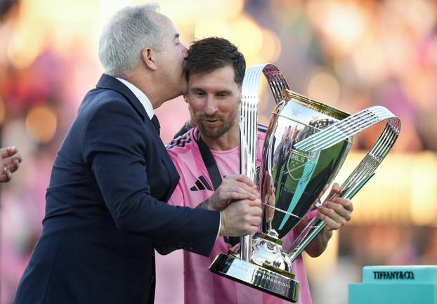 THE CANADIAN PRESS 2025-12-06