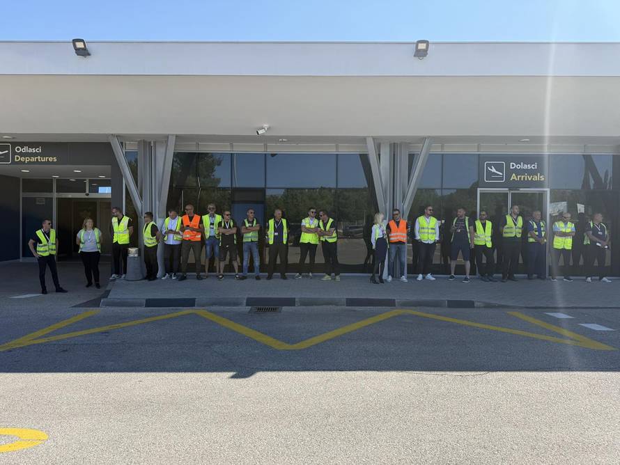 FOTO Štrajk zračne luke u Mostaru: 'Strašno, dobili smo prijetnje ako izađemo na štrajk'