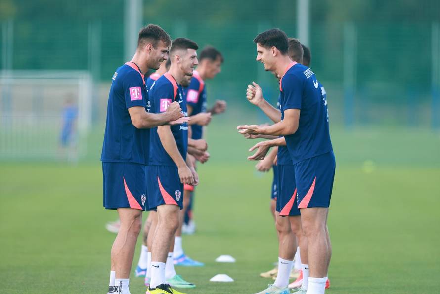 Osijek: Hrvatski nogometni reprezentativci odradili trening na Opus Areni