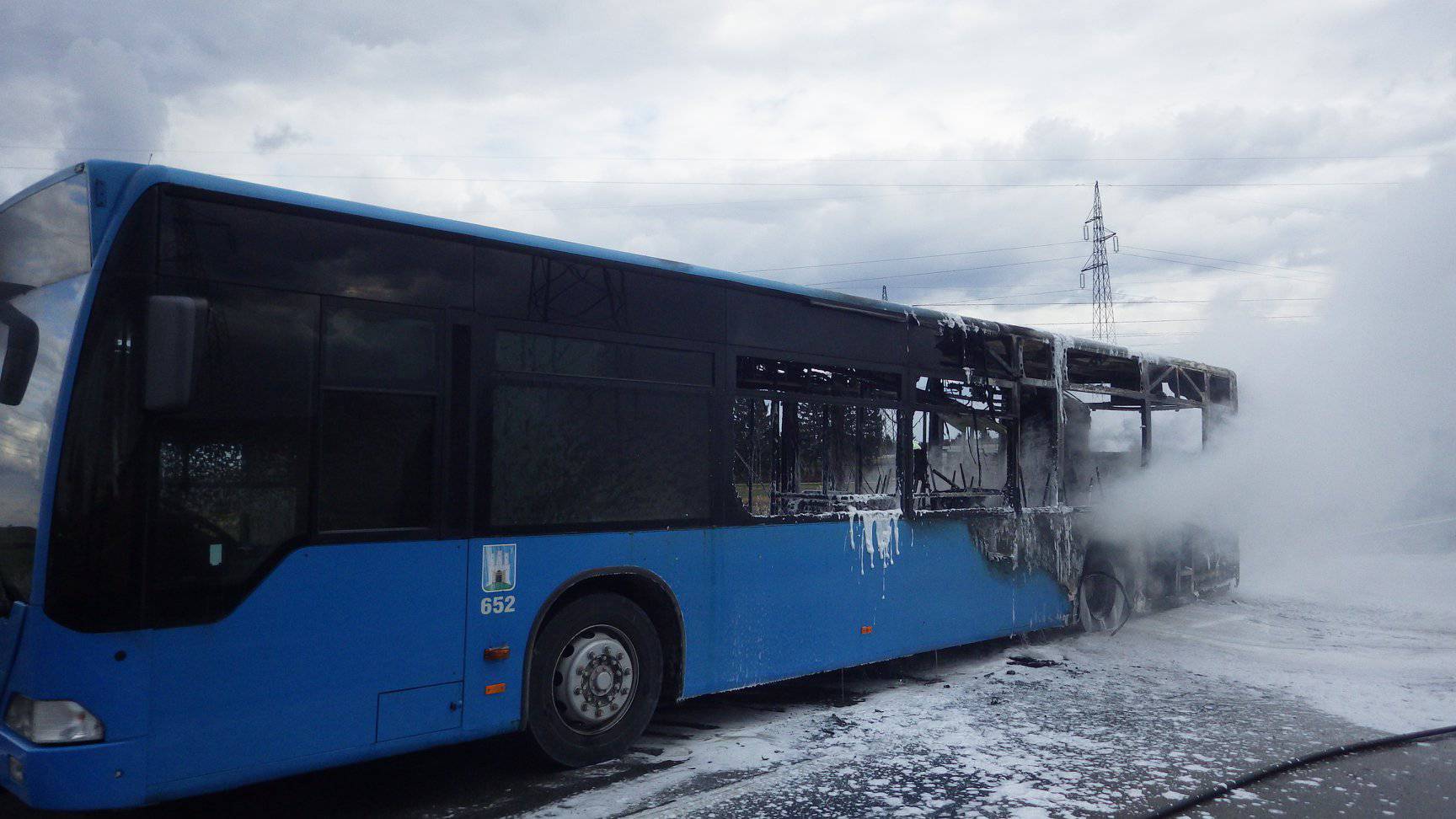 Buktinja na cesti: Zapalio se ZET-ov bus kod Velike Gorice