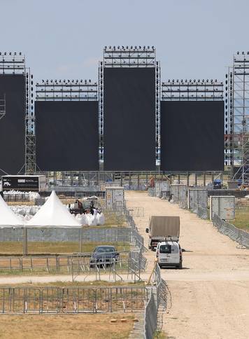 Zagreb: Priprema pozornice za koncert Thompsona 